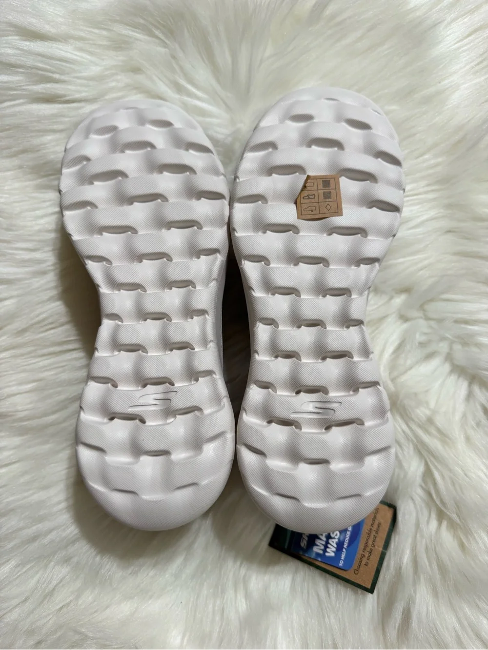 Skechers || Go Walk Joy Aurora